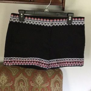 Pretty loft shorts with embroidery.